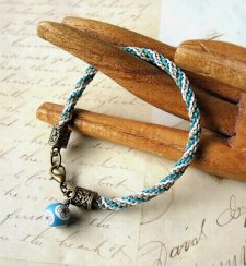 10 DIY Micro Macrame Bracelet Free Patterns ⋆ GreatThingsFirst