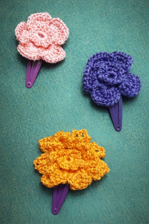 Flower-Hair-Clips-Free-Crochet-Pattern