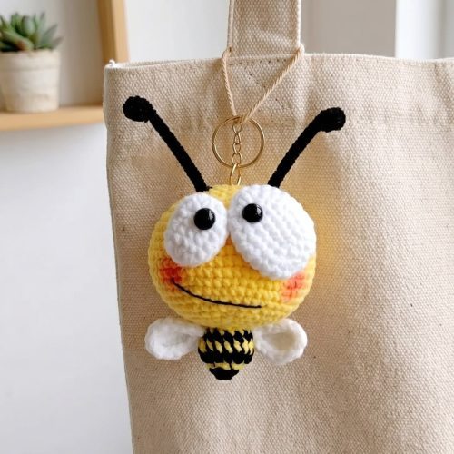 Beautiful DIY Crochet Bee Bag Charm Patterns