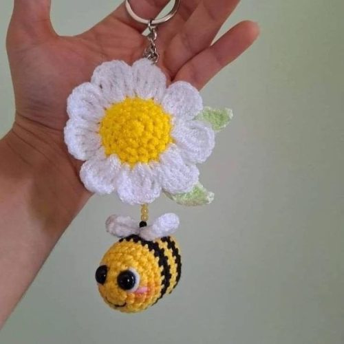 Beautiful DIY Crochet Bee Bag Charm Patterns