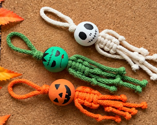 Macrame halloween keychain